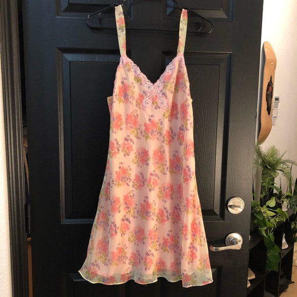 Cabernet Other - ✨VINTAGE✨ Floral Nightgown